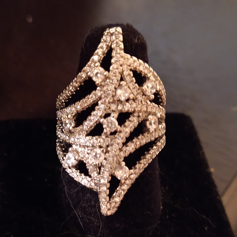 Beautiful simulated diamonds ring